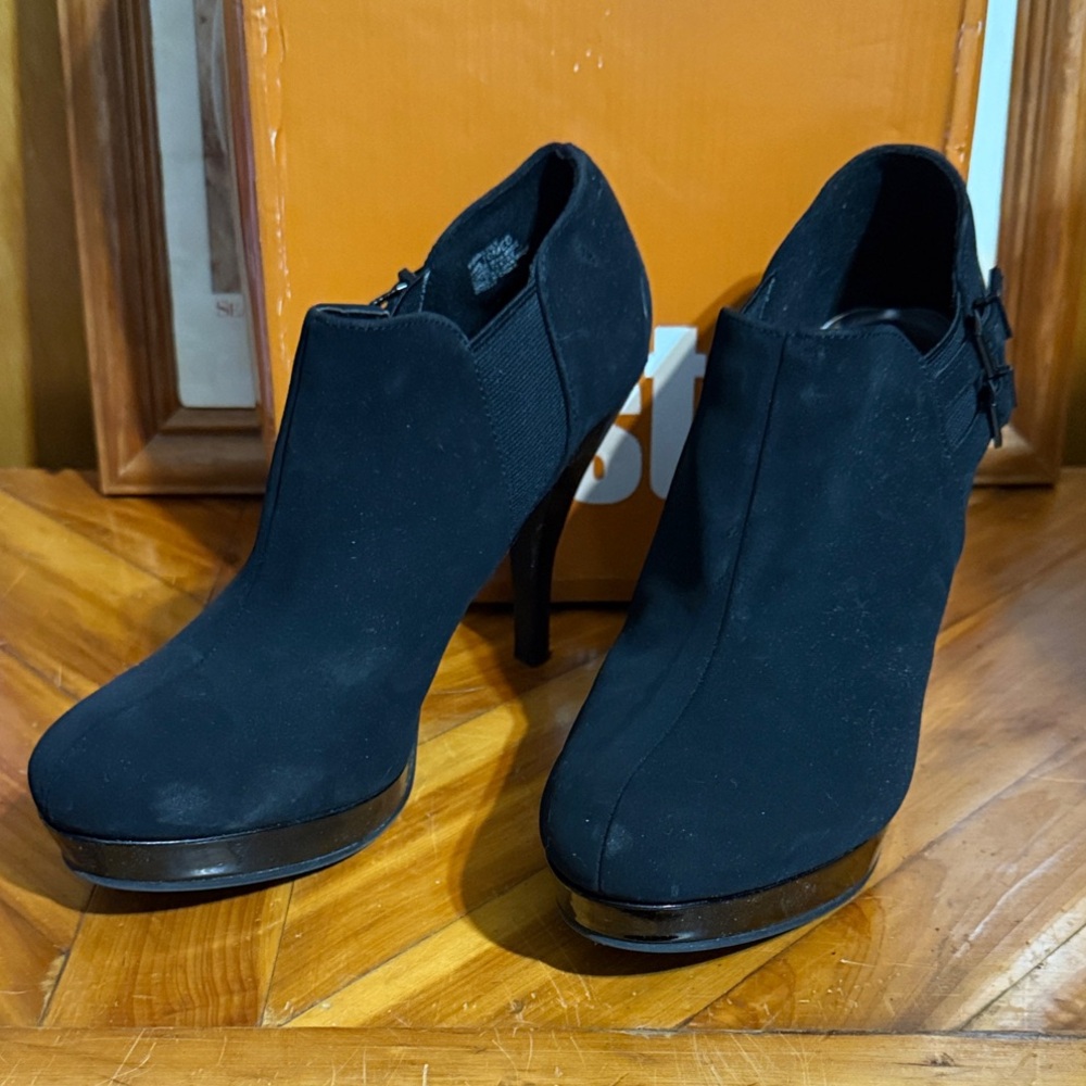 Stylish Black Women's Heels Suede Shoes Size 10 Med - Picture 3 of 10